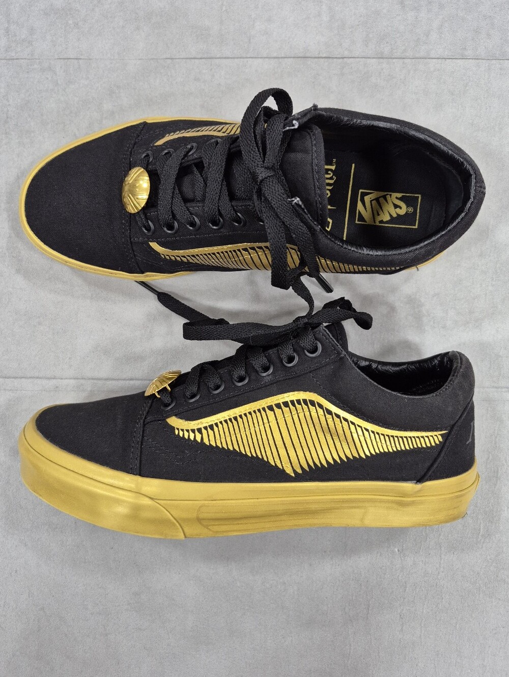 Vans Off the Wall Harry Potter shoes men's 7.5 women's 9 black gold medallion